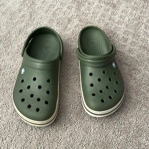 Crocs size 7 men/ women 9